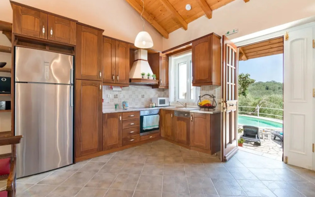 Georgina House in Velianitatika