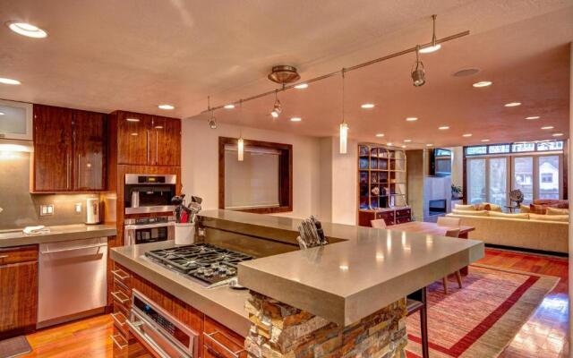 607 Deer Valley Drive