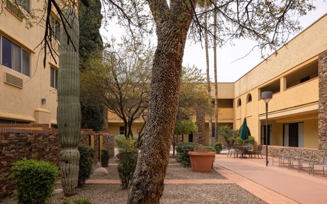 La Quinta Inn & Suites by Wyndham Tucson - Reid Park