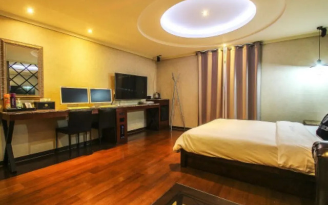 Luce Hotel
