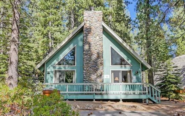 1870 Bella Coola Drive 3 Bedroom Cabin by RedAwning