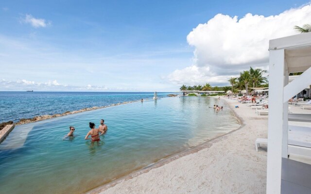 Luxurious Villa in Jan Thiel With Pool