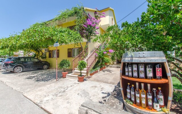 Apartments And Rooms Anita