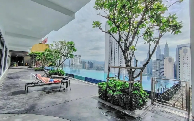KL Majestic VIP Studio Massage Chair 26-1a Klcc View