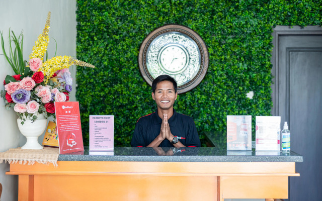 RedDoorz Syariah near Marvell City Mall 2