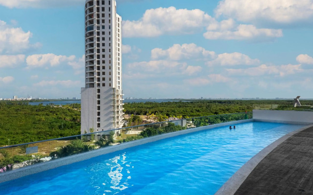 Suites Malecon Cancun