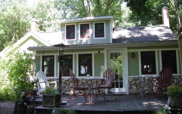 Kettle Moraine Cottage Bed & Breakfast