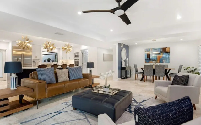 Stunning Vacation Dream Home W/backyard Paradise!