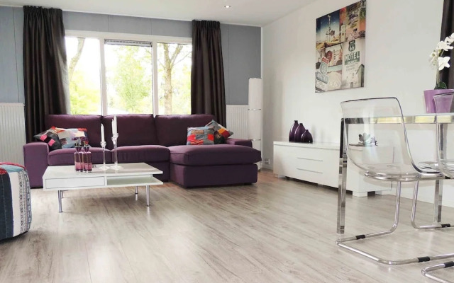 Comfortable Chalet in a Holiday Park