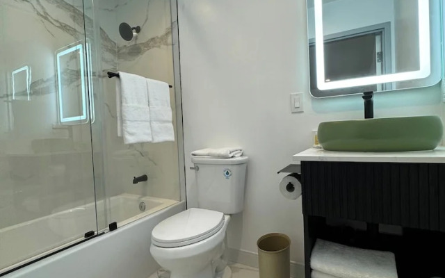 Hotel Rudra - Hollywood