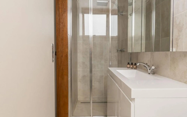 Heidelburg 3 of 6 Banjo Patterson Crescent