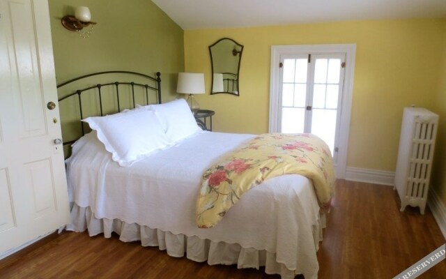 Carriage House B&B