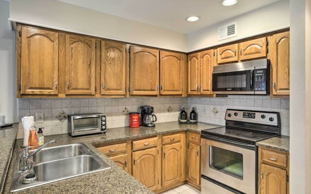 Comfortable Dallas Condo Close to Attractions