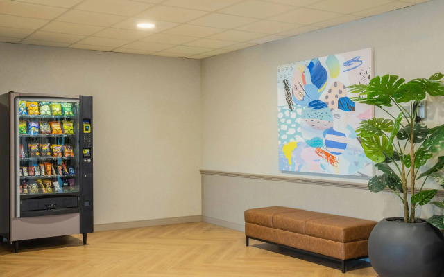 Days Inn & Suites by Wyndham West Edmonton