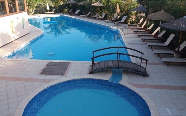 Orfeas Studios & Bungalows