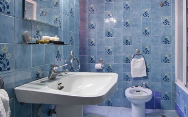 Villa - 8 Bedrooms with Pool and WiFi - 106415