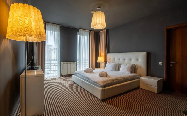 Alex&George Boutique Hotel