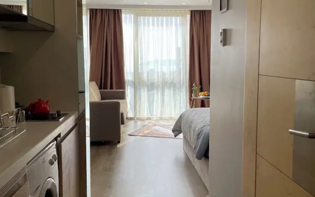 studio unit with pool and gym