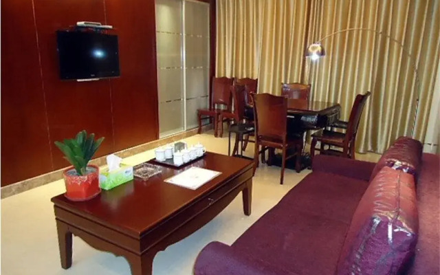 Yangzhong City Business Hotel