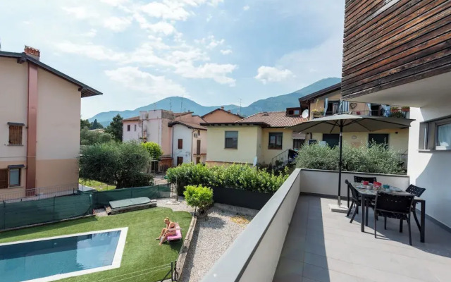 Rosy House 100mt From Lake& Shared Pool