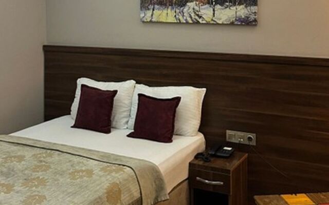 Grand Deluxe Hotel