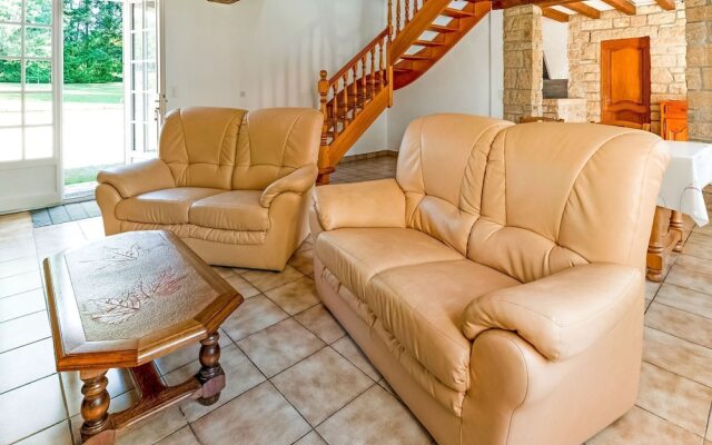 Quaint Holiday Home in Logonna-daoulas Near Sea