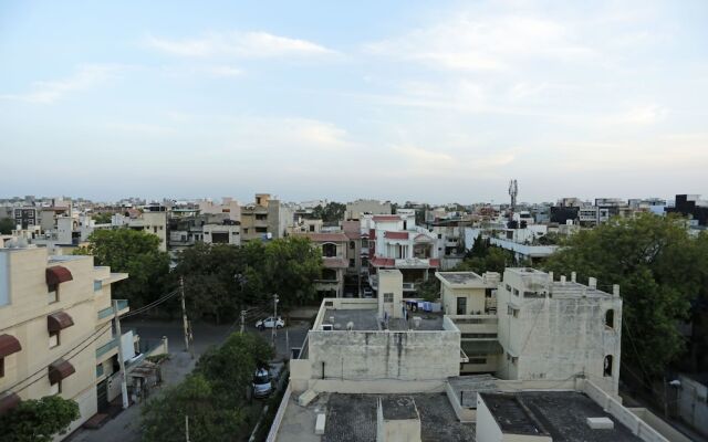 Capital O 8481 Le Tara Residency