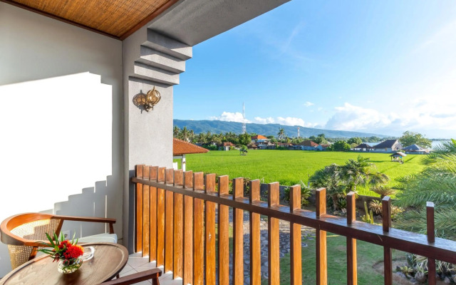Lovina Beach Club & Resort