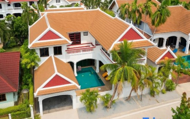 Luxury 5-Bedroom Pool Villa at FunPlace, Pattaya