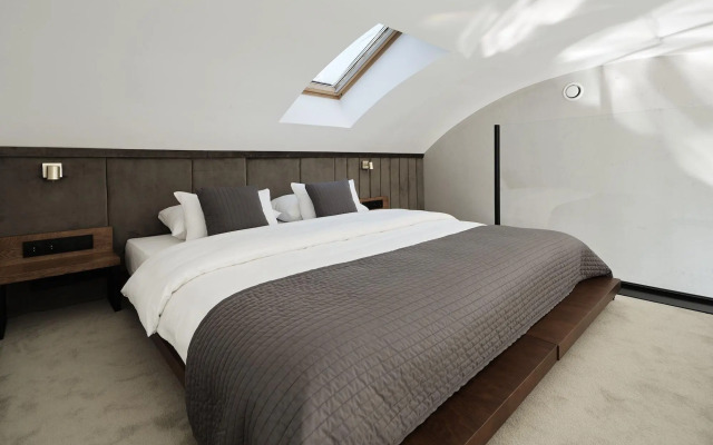 New Port Hotel
