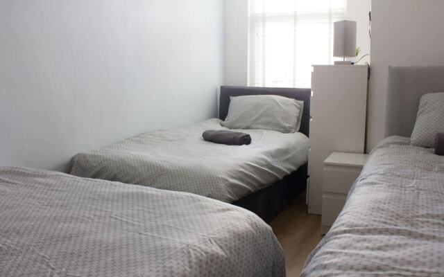Beautiful 4-bed House in Bootle