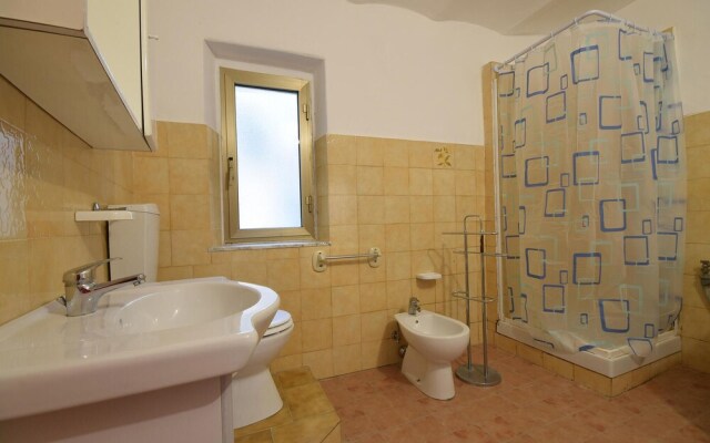Amazing Apartment in Fezzano With Wifi and 2 Bedrooms