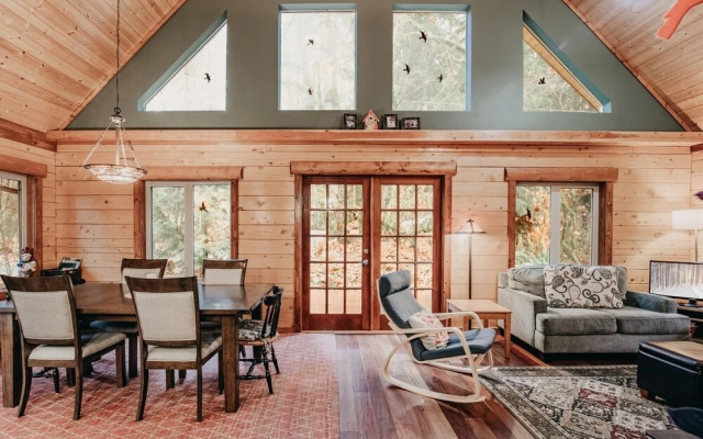 21gs - Log  - Pets Ok - Sleeps 6 3 Bedroom Home by RedAwning