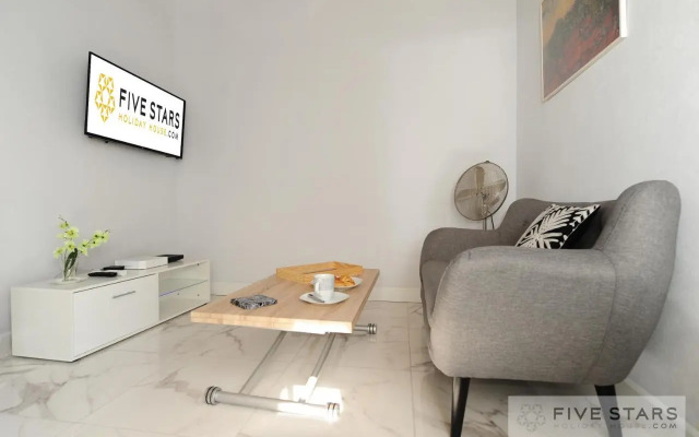 Studio 53 five stars holiday house