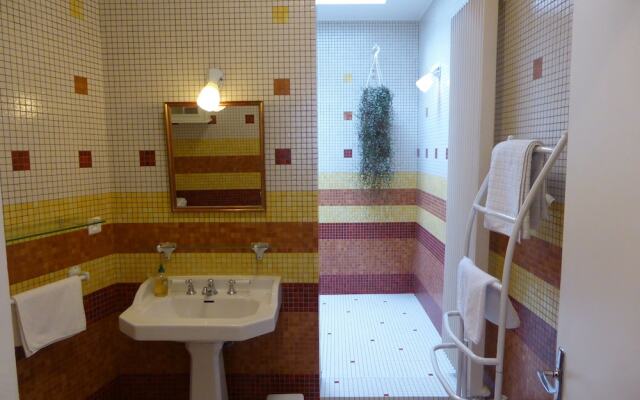 Une chambre a Neuilly