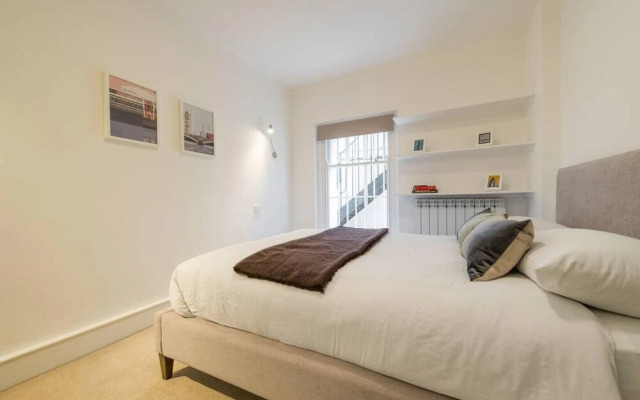 1BR Duplex Apartment 10 min From Regents Park