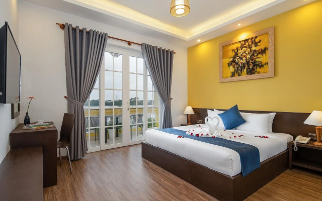 Triple Riverside Villa Hotel Hoian