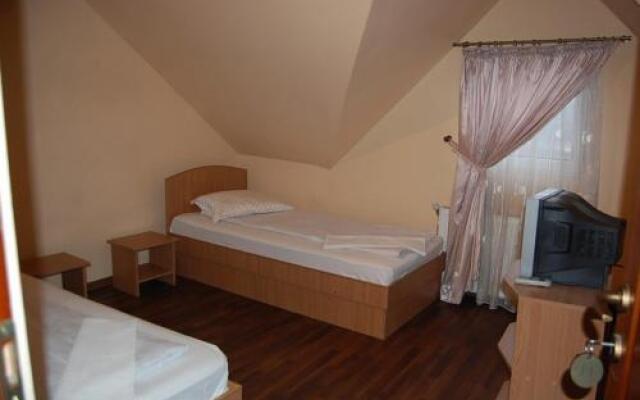 Hostel Roata Cu Noroc