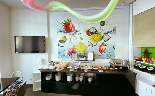FortyPlusOne Hotel
