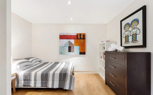 Surry Hills Modern Two Bedroom - 13 CRN