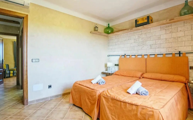 Luxurious Villa Perfect for Large Families, Near the Beach