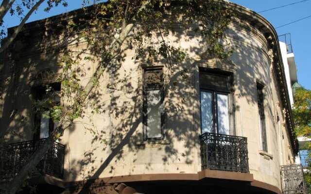 06 Soho Suites Bed & Breakfast