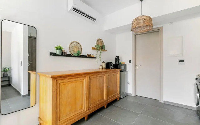 Zeni Stylish Studio W Balcony in Athens