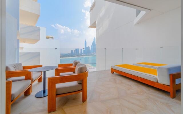 DXB - Five - 31302 - PJ