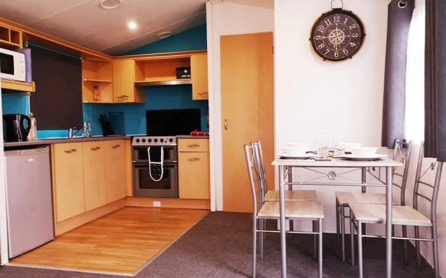 Whitstable Caravan - 5 Minutes Away From the Beach