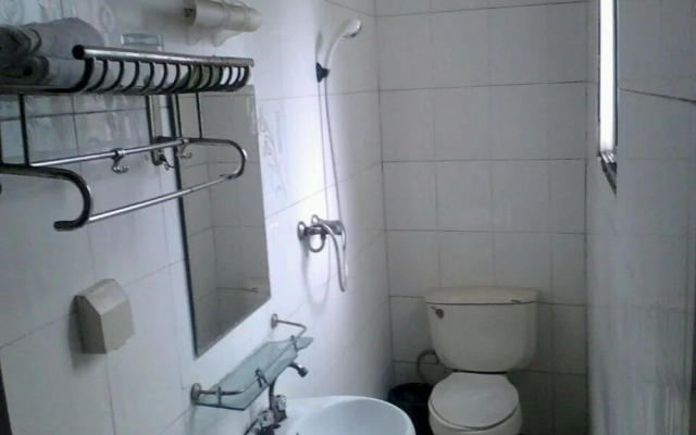 Airport 9 Plus 9 Budget Hotel