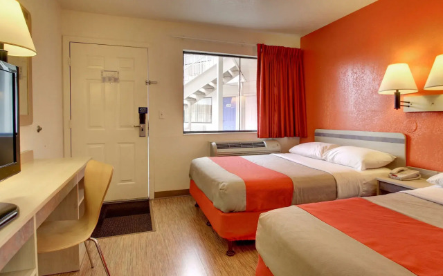 Motel 6 Elizabethtown, KY