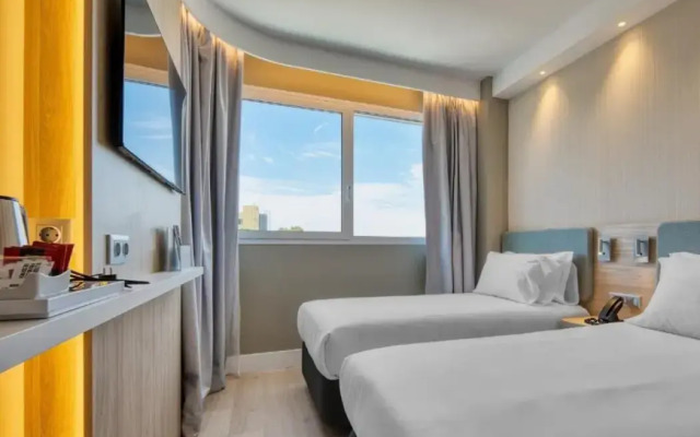 Holiday Inn Express Madrid Airport by IHG