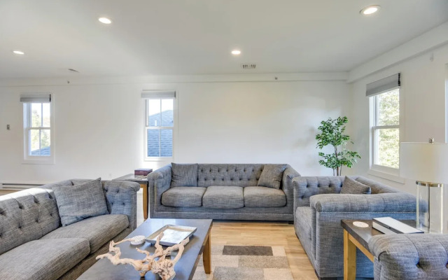 Walk to Bowen's Wharf: Condo in Dtwn Newport