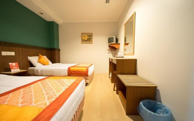 OYO 111 Hotel China Town Inn